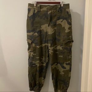 Camo Jogger Cargo Pants, Size Large